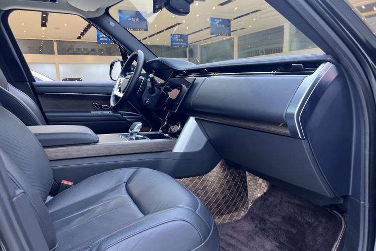 Used Land Rover Range 2023 3.0 L6 360 PS Grand Edition Interior 10