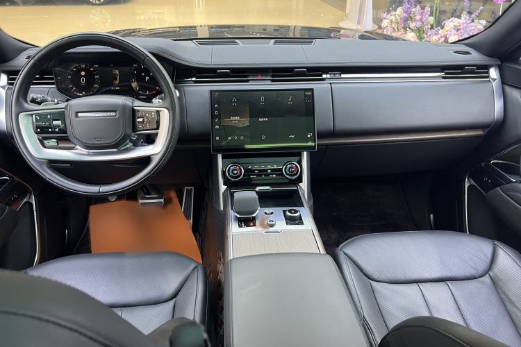 Used Land Rover Range 2023 3.0 L6 360 PS Grand Edition Interior 2