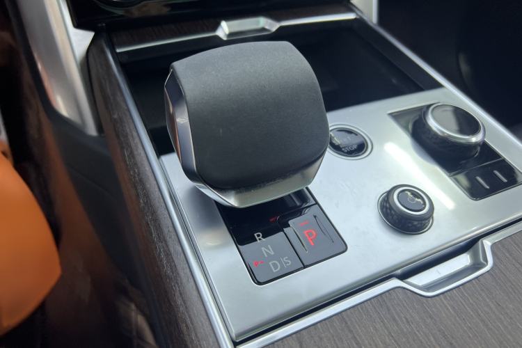 Used Land Rover Range 2023 3.0 L6 360 PS Grand Edition Interior 5