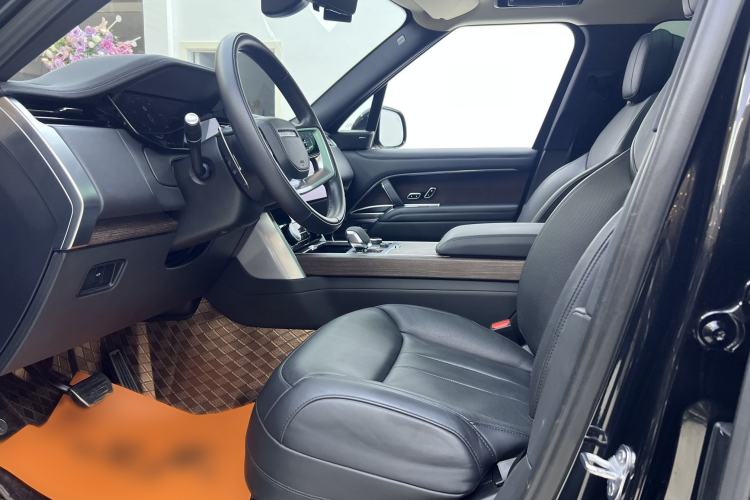 Used Land Rover Range 2023 3.0 L6 360 PS Grand Edition Interior 6