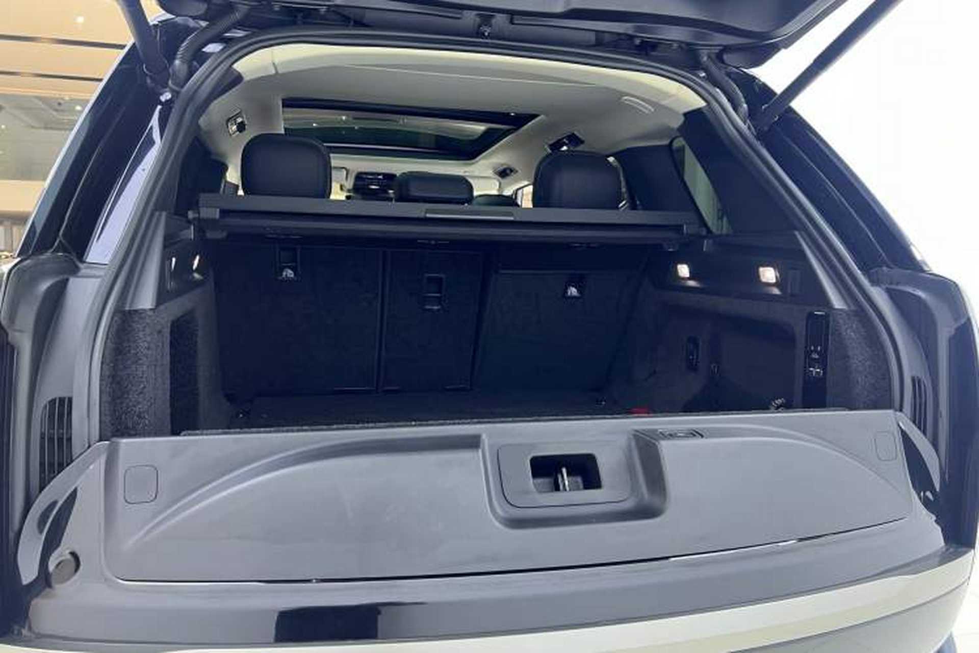 Used Land Rover Range 2023 3.0 L6 360 PS Grand Edition Interior 9