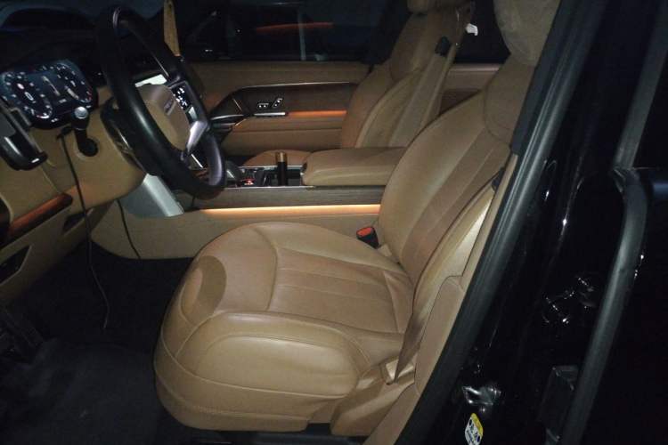 Used Land Rover Range 2023 3.0 L6 400 PS Prestige Seven-Seater Extended Version Left Front Seat