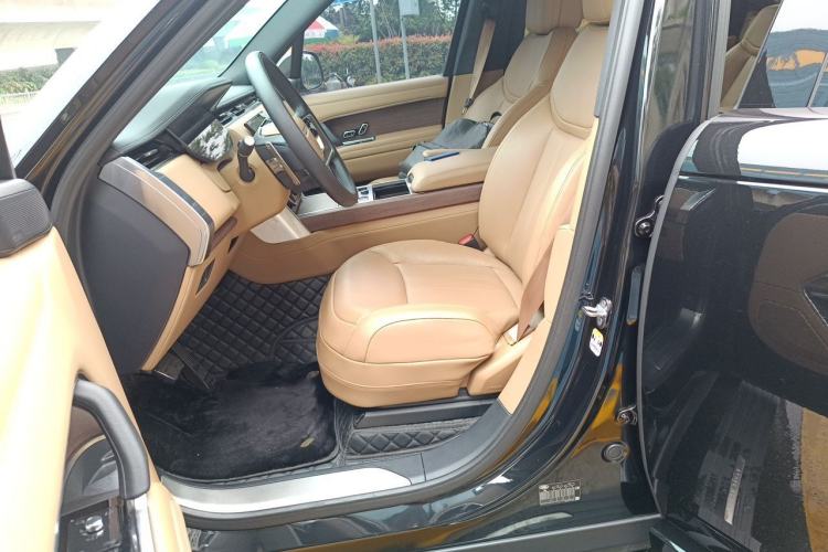 Used Land Rover Range 2023 3.0 L6 400 PS Prestige Seven-Seater Extended Version Left Front Seat