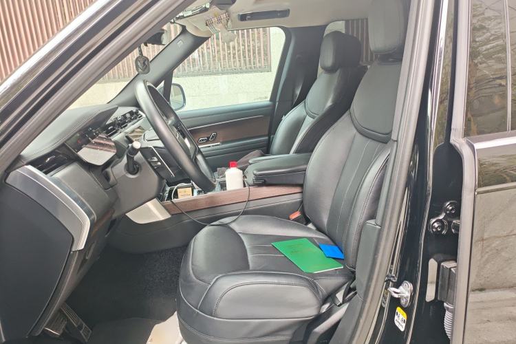 Used Land Rover Range 2023 3.0 L6 360 PS Grand Edition Left Front Seat