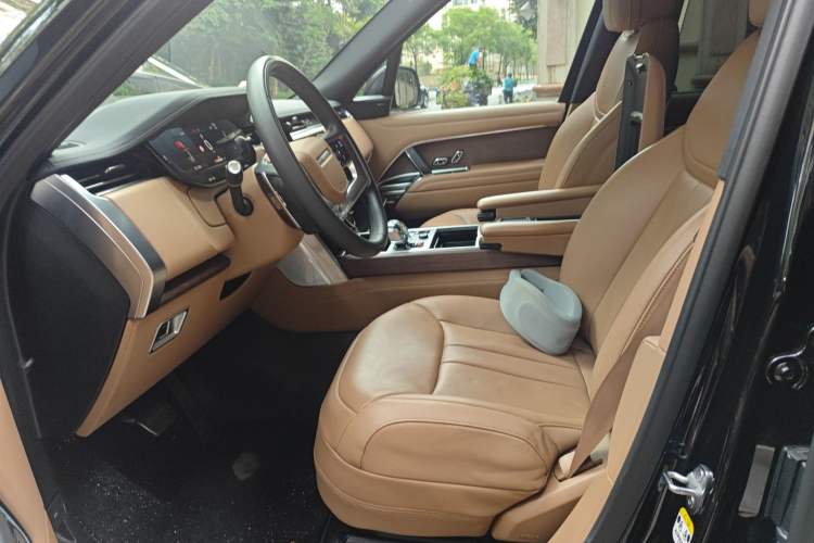 Used Land Rover Range 2023 3.0 L6 400 PS Prestige Seven-Seater Extended Version Left Front Seat