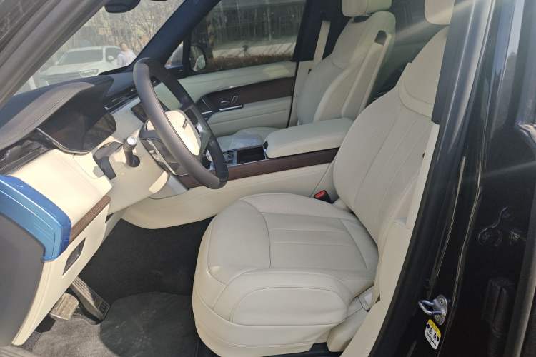 Used Land Rover Range 2023 Revised Version 3.0 L6 400 PS Extended Luxury Edition Left Front Seat