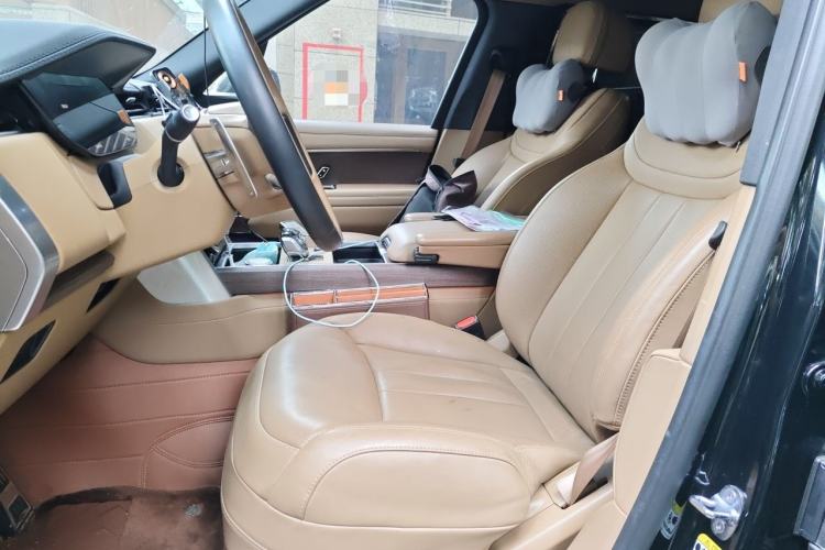 Used Land Rover Range 2023 3.0 L6 400 PS Extended Long-Wheelbase Version Left Front Seat