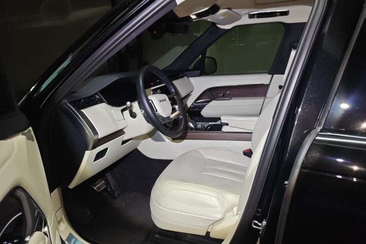 Used Land Rover Range 2023 3.0 L6 400 PS Prestige Seven-Seater Extended Version Left Front Seat