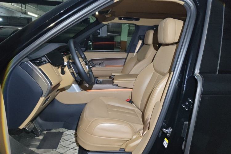Used Land Rover Range 2023 3.0 L6 400 PS Prestige Seven-Seater Extended Version Left Front Seat