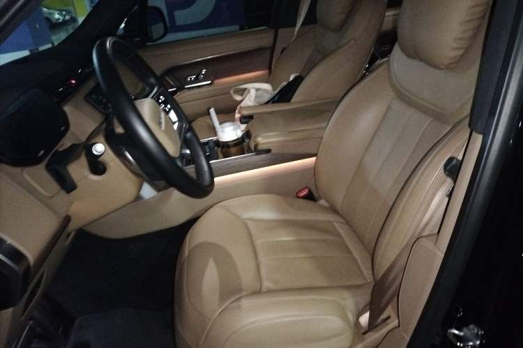 Used Land Rover Range 2023 3.0 L6 360 PS Grand Edition Left Front Seat