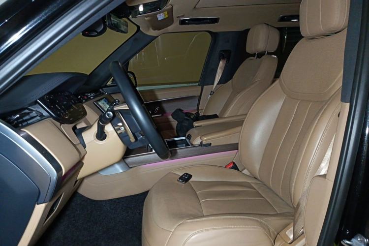 Used Land Rover Range 2023 3.0 L6 400 PS Prestige Seven-Seater Extended Version Left Front Seat