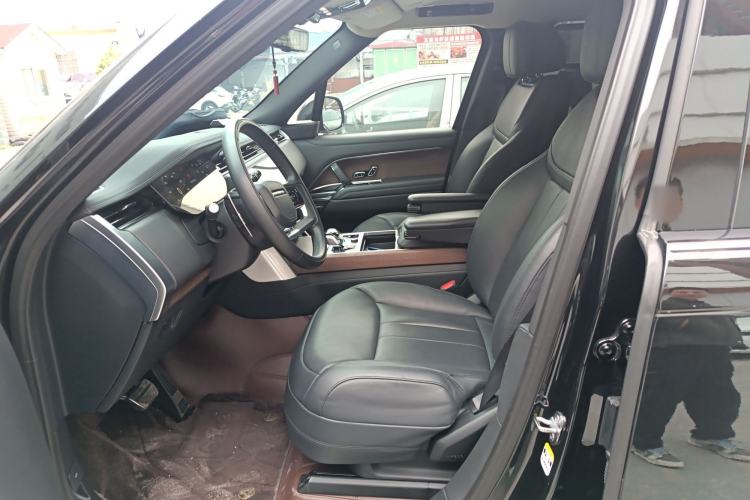 Used Land Rover Range 2023 3.0 L6 400 PS Extended Long-Wheelbase Version Left Front Seat