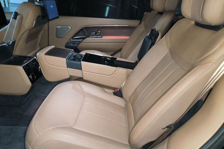 Used Land Rover Range 2023 3.0 L6 400 PS Flagship Extended Version Left Rear Seat
