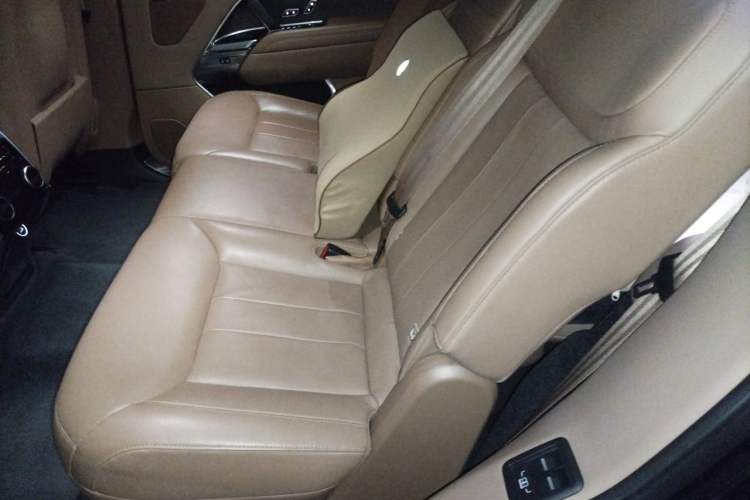 Used Land Rover Range 2023 3.0 L6 400 PS Prestige Seven-Seater Extended Version Left Rear Seat