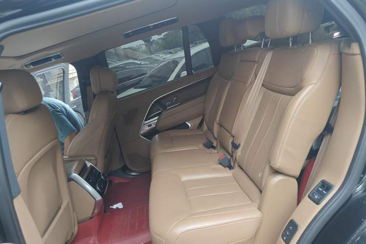 Used Land Rover Range 2023 3.0 L6 400 PS Prestige Seven-Seater Extended Version Left Rear Seat
