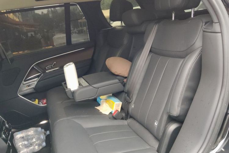 Used Land Rover Range 2023 Revised Version 3.0 L6 400 PS Extended Luxury Edition Left Rear Seat