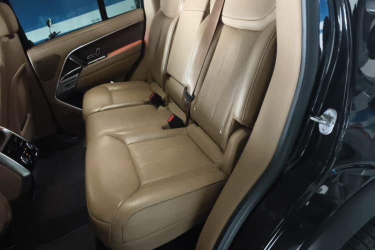 Used Land Rover Range 2023 3.0 L6 360 PS Grand Edition Left Rear Seat