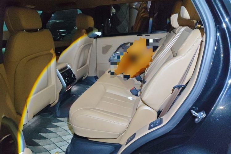 Used Land Rover Range 2023 3.0 L6 400 PS Prestige Seven-Seater Extended Version Left Rear Seat