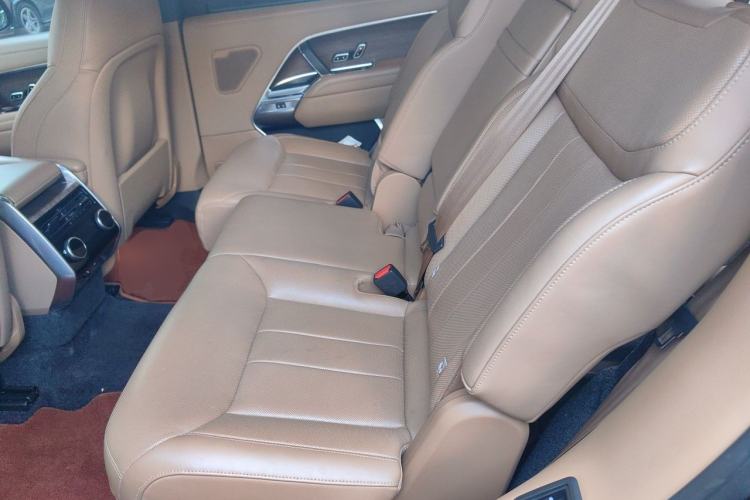 Used Land Rover Range 2023 3.0 L6 400 PS Prestige Seven-Seater Extended Version Left Rear Seat