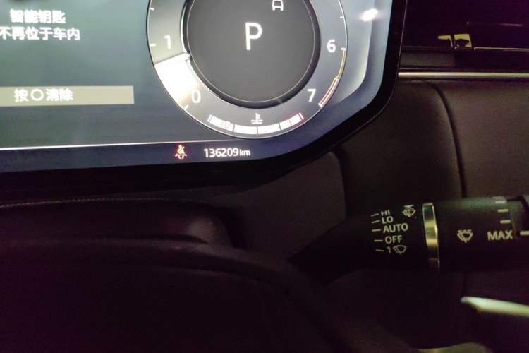 Used Land Rover Range 2023 Revised Version 3.0 L6 400 PS Extended Luxury Edition Odometer Close Up