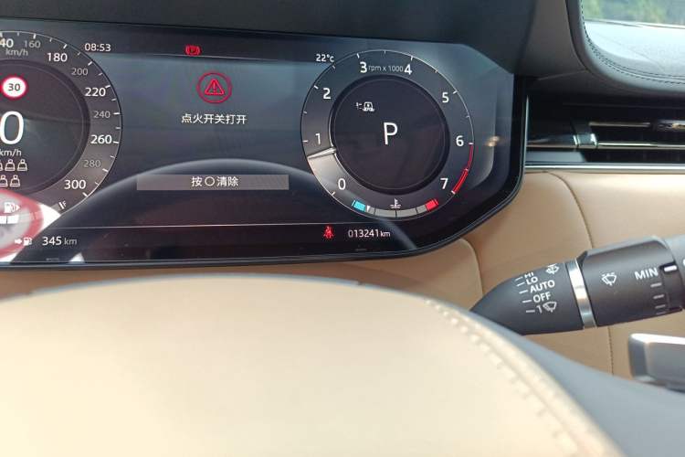 Used Land Rover Range 2023 3.0 L6 400 PS Prestige Seven-Seater Extended Version Odometer Close Up