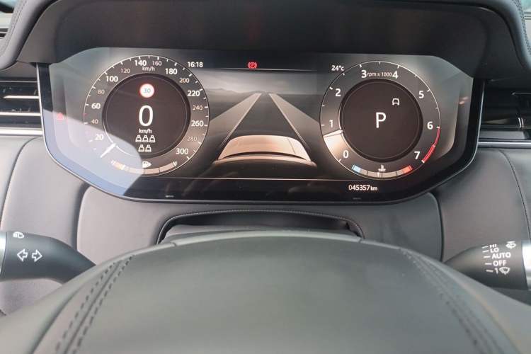 Used Land Rover Range 2023 3.0 L6 400 PS Prestige Seven-Seater Extended Version Odometer Close Up