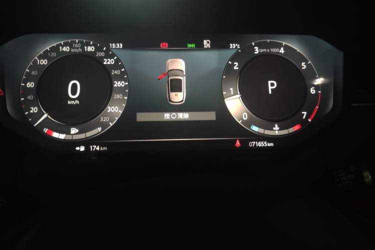 Used Land Rover Range 2023 Revised Version 3.0 L6 400 PS Extended Luxury Edition Odometer Close Up