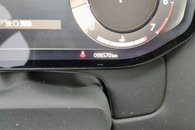 Used Land Rover Range 2023 Revised Version 3.0 L6 400 PS Extended Luxury Edition Odometer Close Up