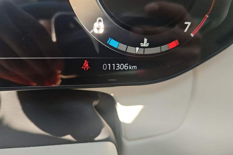 Used Land Rover Range 2023 Revised Version 3.0 L6 400 PS Extended Luxury Edition Odometer Close Up