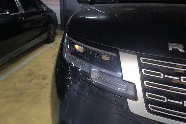 Used Land Rover Range 2023 3.0 L6 400 PS Flagship Extended Version Right Front Headlight
