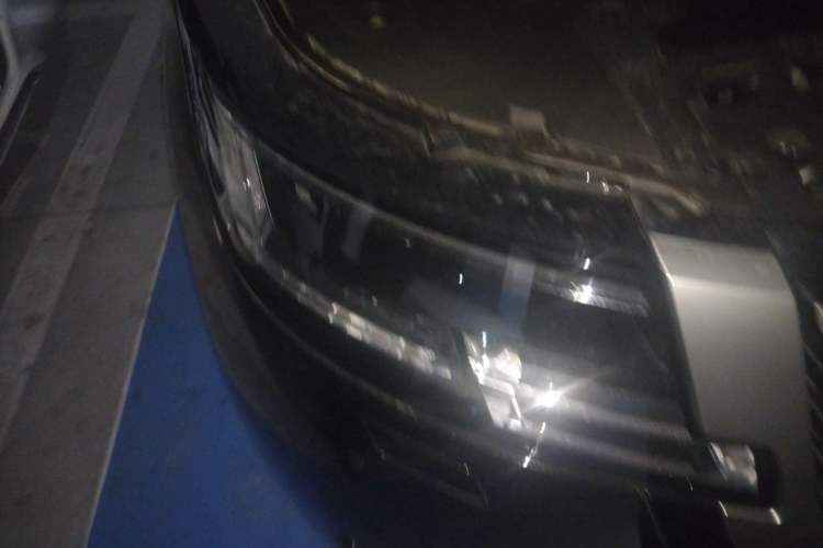 Used Land Rover Range 2023 3.0 L6 400 PS Prestige Seven-Seater Extended Version Right Front Headlight
