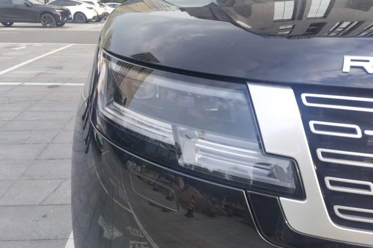 Used Land Rover Range 2023 3.0 L6 400 PS Flagship Extended Version Right Front Headlight