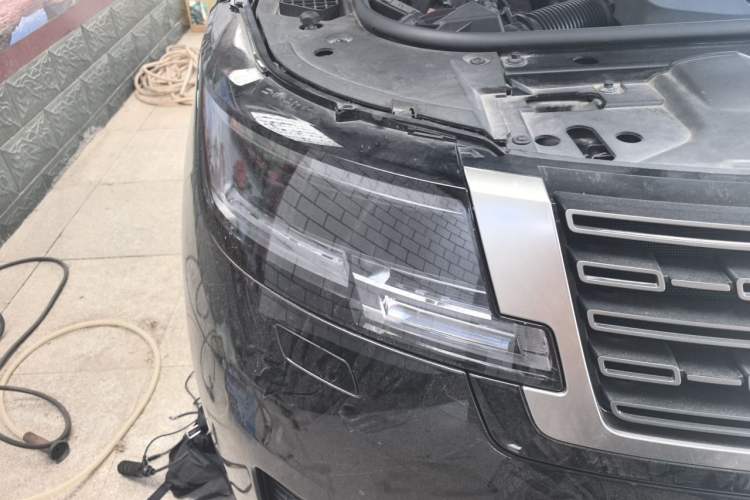 Used Land Rover Range 2023 3.0 L6 400 PS Prestige Seven-Seater Extended Version Right Front Headlight