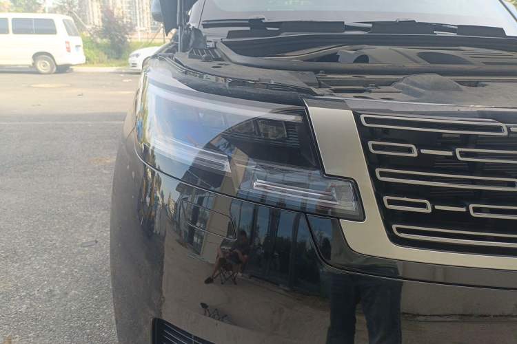 Used Land Rover Range 2023 3.0 L6 400 PS Prestige Seven-Seater Extended Version Right Front Headlight