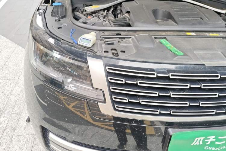 Used Land Rover Range 2023 3.0 L6 400 PS Extended Long-Wheelbase Version Right Front Headlight