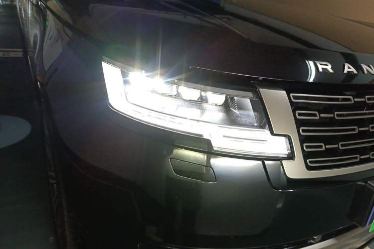 Used Land Rover Range 2023 3.0 L6 400 PS Prestige Seven-Seater Extended Version Right Front Headlight