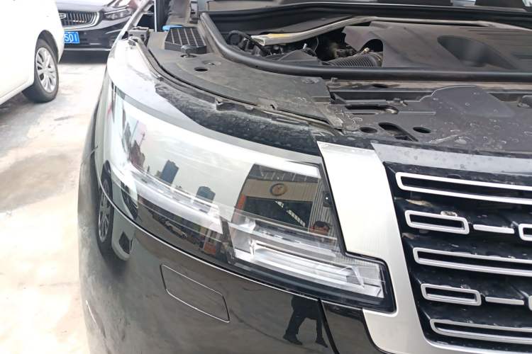 Used Land Rover Range 2023 3.0 L6 400 PS Extended Long-Wheelbase Version Right Front Headlight