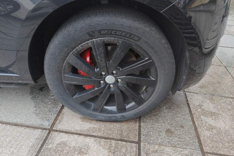 Used Land Rover Range 2023 3.0 L6 400 PS Prestige Seven-Seater Extended Version Right Front Wheel Hub