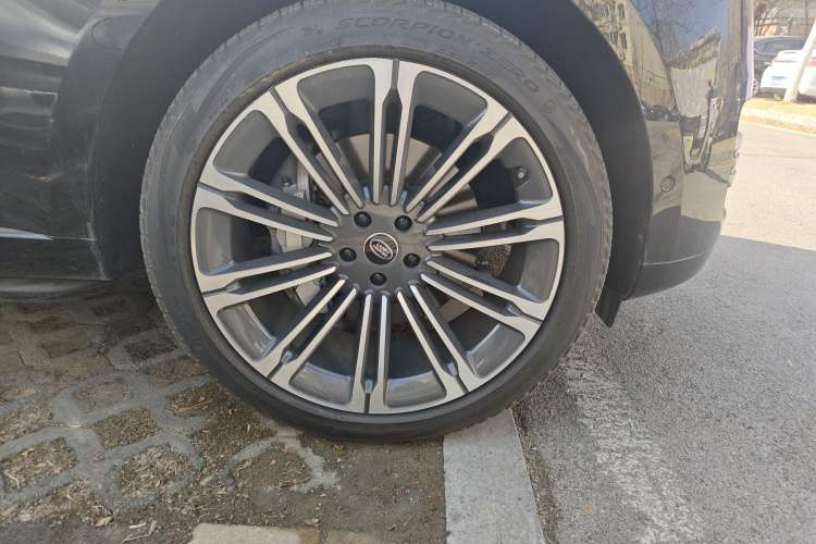 Used Land Rover Range 2023 Revised Version 3.0 L6 400 PS Extended Luxury Edition Right Front Wheel Hub