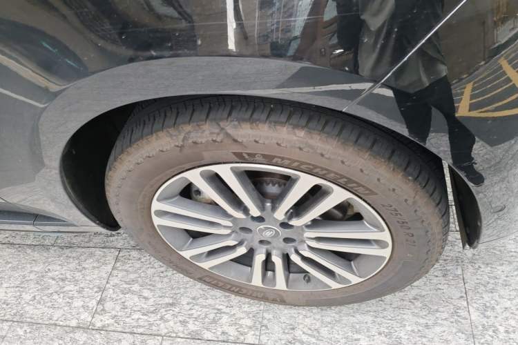 Used Land Rover Range 2023 3.0 L6 400 PS Extended Long-Wheelbase Version Right Front Wheel Hub