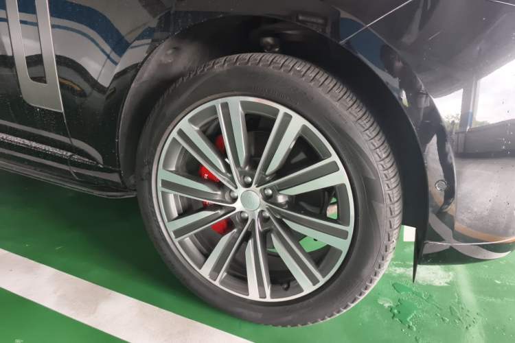 Used Land Rover Range 2023 3.0 L6 360 PS Grand Edition Right Front Wheel Hub