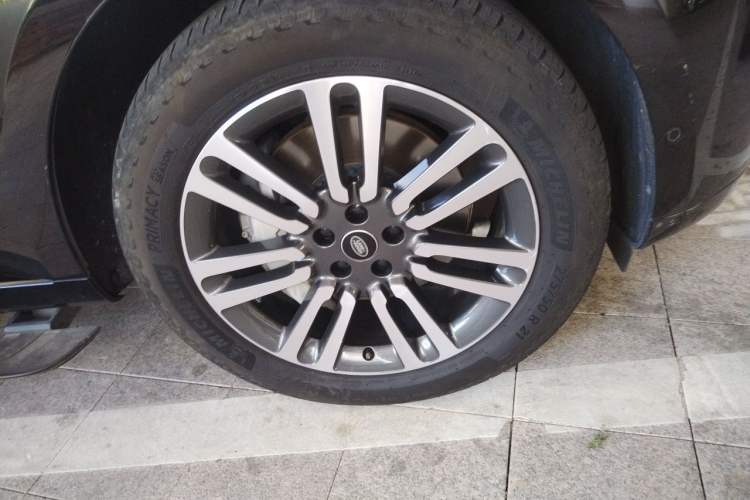 Used Land Rover Range 2023 Revised Version 3.0 L6 400 PS Extended Luxury Edition Right Front Wheel Hub