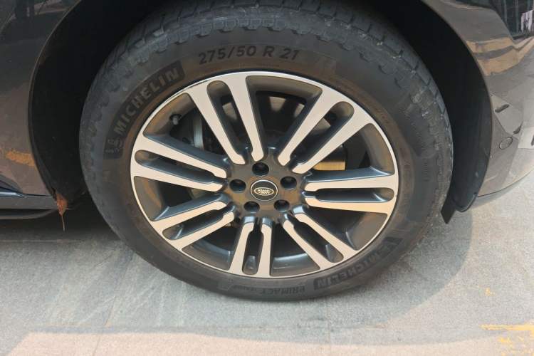 Used Land Rover Range 2023 Revised Version 3.0 L6 400 PS Extended Luxury Edition Right Front Wheel Hub