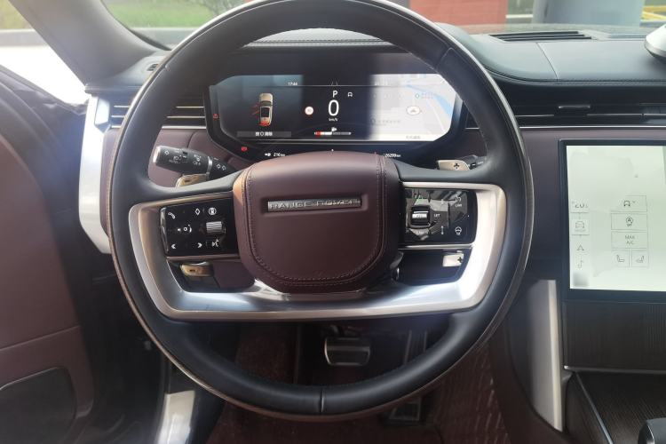 Used Land Rover Range 2023 3.0 L6 400 PS Flagship Extended Version Steering Wheel