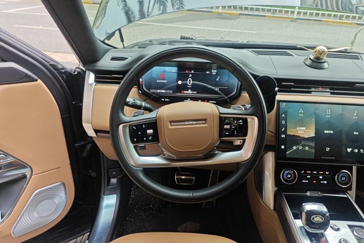 Used Land Rover Range 2023 3.0 L6 400 PS Prestige Seven-Seater Extended Version Steering Wheel
