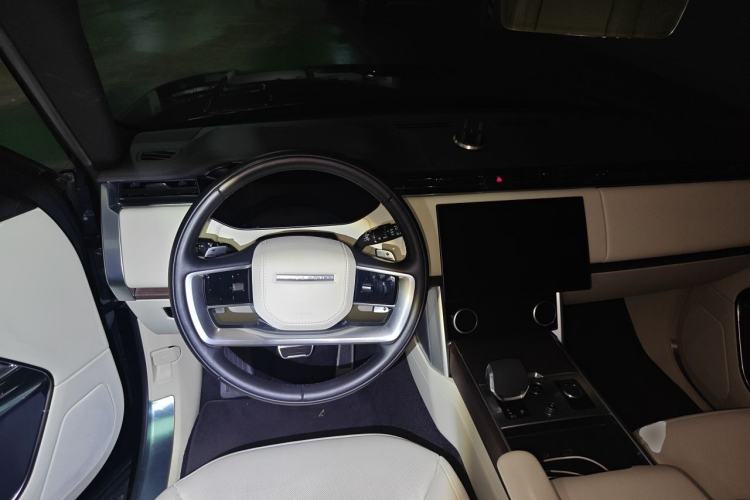 Used Land Rover Range 2023 3.0 L6 400 PS Prestige Seven-Seater Extended Version Steering Wheel