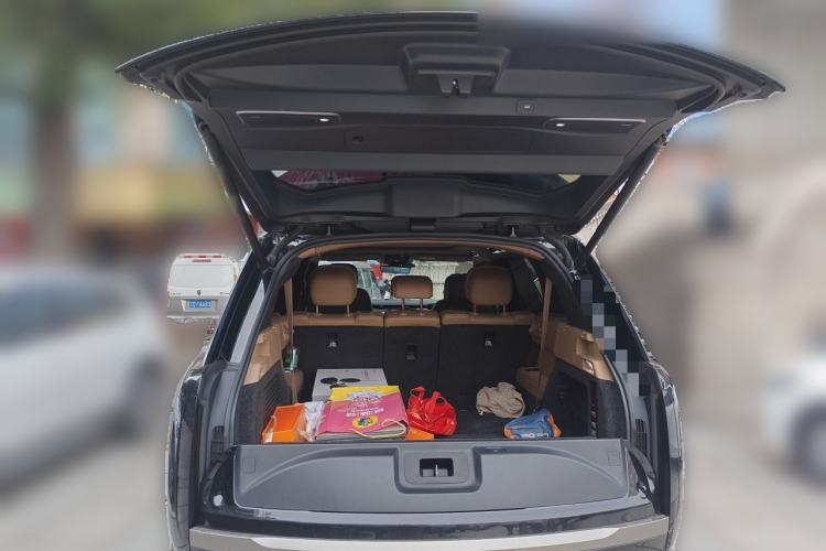 Used Land Rover Range 2023 3.0 L6 400 PS Prestige Seven-Seater Extended Version Trunk