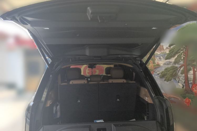 Used Land Rover Range 2023 3.0 L6 400 PS Prestige Seven-Seater Extended Version Trunk