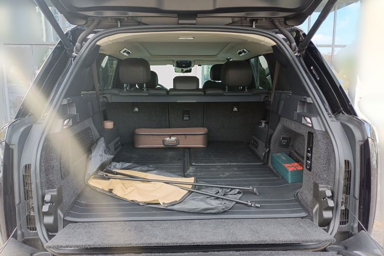 Used Land Rover Range 2023 3.0 L6 400 PS Prestige Seven-Seater Extended Version Trunk