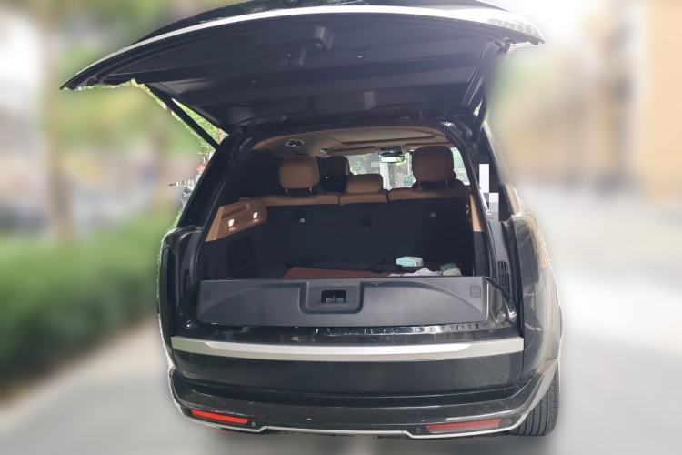 Used Land Rover Range 2023 3.0 L6 400 PS Extended Long-Wheelbase Version Trunk
